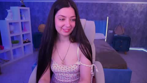 Snapshot of diamondeyeess chatting on 06/08/26, 05:30 Sasha online show from 06/08/26, 05:30
