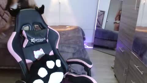 Snapshot of diamondgold28 chatting on 11/26/25, 06:09 diamondgold28 online show from 11/26/25, 06:09