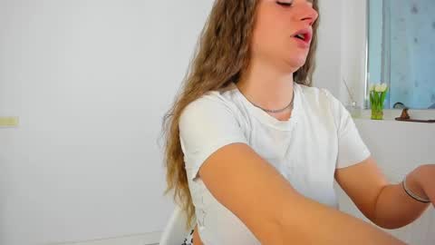 diamondkay_ online show from 04/05/26, 06:21