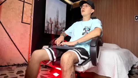 diamondss_1 online show from 05/19/26, 09:43