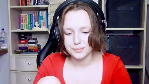 diana_back3 online show from 10/18/25, 01:56