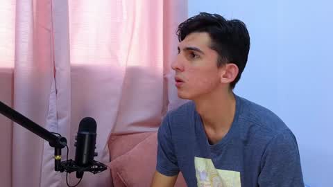 Snapshot of dianayleo chatting on 01/29/25, 11:41 Ana Leo online show from 01/29/25, 11:41