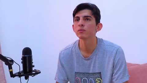 Snapshot of dianayleo chatting on 02/17/25, 12:27 Ana Leo online show from 02/17/25, 12:27