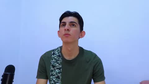 Snapshot of dianayleo chatting on 02/20/25, 12:04 Ana Leo online show from 02/20/25, 12:04