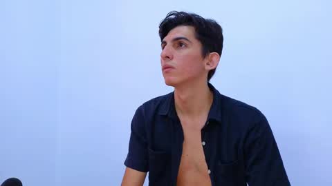 Snapshot of dianayleo chatting on 02/25/25, 12:24 Ana Leo online show from 02/25/25, 12:24