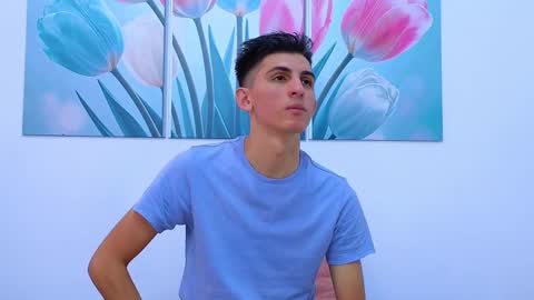 Snapshot of dianayleo chatting on 03/07/25, 12:23 Ana Leo online show from 03/07/25, 12:23