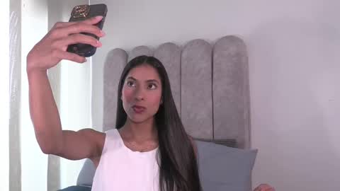 Snapshot of dianne_nanatzu chatting on 02/13/25, 09:06 Melania - online show from 02/13/25, 09:06