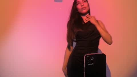 Snapshot of dianne_nanatzu chatting on 02/14/25, 11:42 Melania - online show from 02/14/25, 11:42