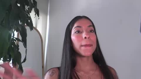 Snapshot of dianne_nanatzu chatting on 02/15/25, 09:48 Melania - online show from 02/15/25, 09:48