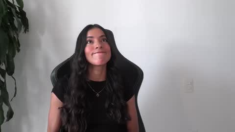 Snapshot of dianne_nanatzu chatting on 03/03/25, 08:21 Melania - online show from 03/03/25, 08:21