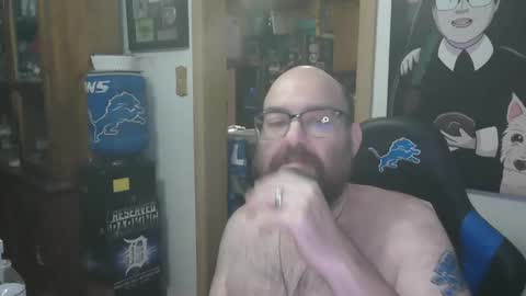 Snapshot of diche1134 chatting on 11/22/25, 06:56 Running Bear online show from 11/22/25, 06:56