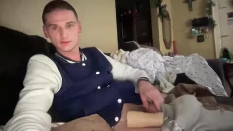 Snapshot of dickabitchdown chatting on 12/04/25, 08:45 DickABitchDown Alexys real spanishmami online show from 12/04/25, 08:45