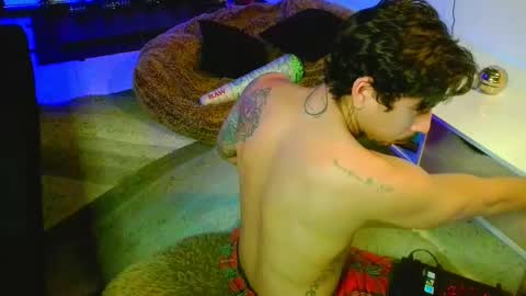 Snapshot of dickdamian_ chatting on 12/16/24, 07:04 Damin online show from 12/16/24, 07:04