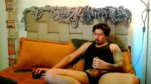 Snapshot of dickdamian_ chatting on 03/09/25, 05:33 Damin online show from 03/09/25, 05:33