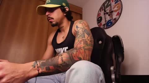 Snapshot of dickdamian_ chatting on 10/05/25, 05:44 Damin online show from 10/05/25, 05:44