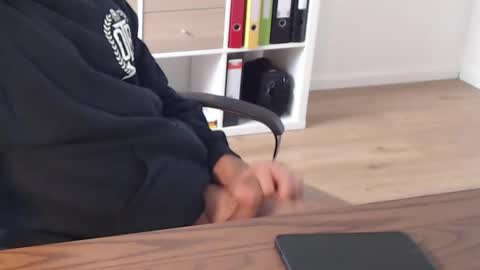 dickeeier96 online show from 11/10/25, 09:08