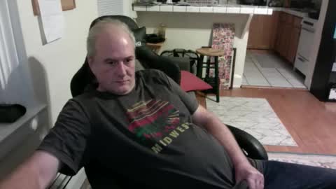 Snapshot of dickflasher5 chatting on 12/17/25, 03:56 Richard Fleischer online show from 12/17/25, 03:56