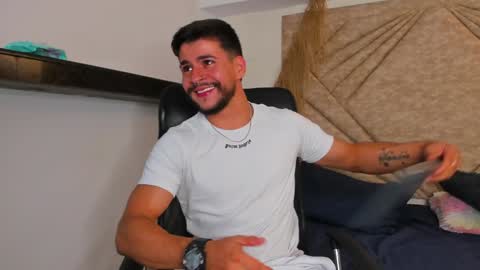 Snapshot of dickgriffith chatting on 01/08/25, 01:53 Dick Griffith online show from 01/08/25, 01:53