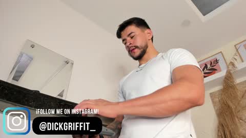 Snapshot of dickgriffith chatting on 01/08/25, 12:58 Dick Griffith online show from 01/08/25, 12:58