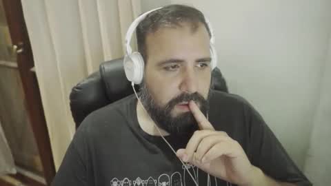 Snapshot of dicristalino chatting on 12/17/25, 02:28 Cristian Dipolino online show from 12/17/25, 02:28