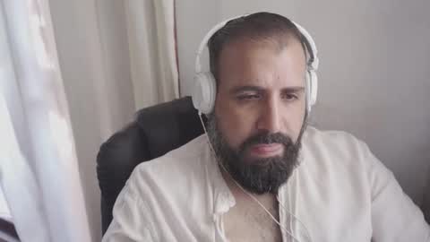 Snapshot of dicristalino chatting on 12/17/25, 02:34 Cristian Dipolino online show from 12/17/25, 02:34