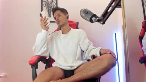 Snapshot of diego_latino chatting on 09/29/25, 11:31 Diego lat online show from 09/29/25, 11:31