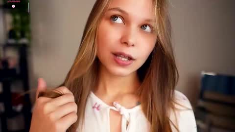 Elwyna online show from 11/13/25, 06:51