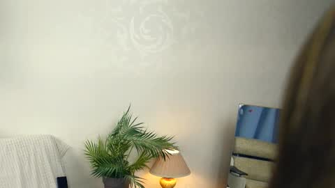 Elwyna online show from 11/21/25, 06:39