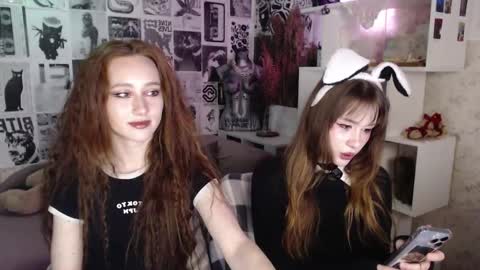 Hi im Alice 3 Im usualy online 03-10 or 17-21 UTC0 online show from 11/08/25, 09:57