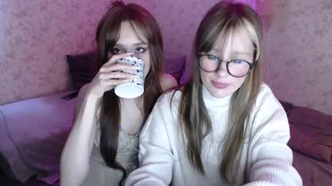 Hi im Alice 3 Im usualy online 03-10 or 17-21 UTC0 online show from 03/03/26, 11:54