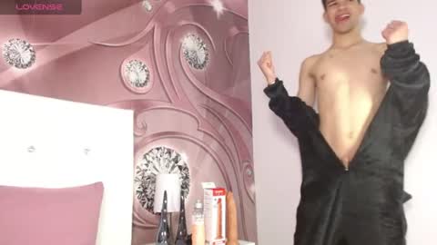 dilan_femboy_ online show from 07/06/26, 02:25