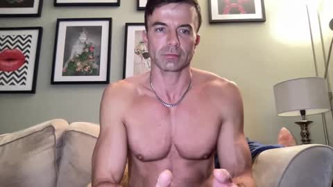 Snapshot of dillonwilde chatting on 02/11/25, 08:42 Dillon online show from 02/11/25, 08:42