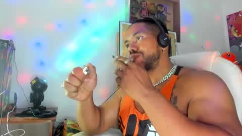 Snapshot of dimitry_muscle chatting on 09/18/25, 02:02 dimitry kyle mucle online show from 09/18/25, 02:02