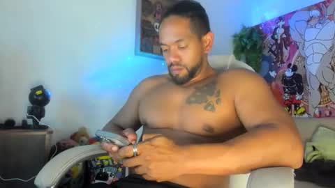 Snapshot of dimitry_muscle chatting on 10/21/25, 11:38 dimitry kyle mucle online show from 10/21/25, 11:38