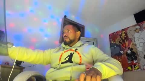 Snapshot of dimitry_muscle chatting on 11/11/25, 02:00 dimitry kyle mucle online show from 11/11/25, 02:00