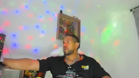 Snapshot of dimitry_muscle chatting on 11/29/25, 02:47 dimitry kyle mucle online show from 11/29/25, 02:47