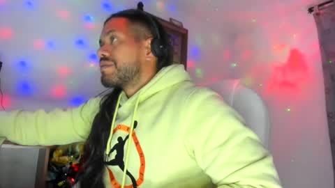 Snapshot of dimitry_muscle chatting on 11/30/25, 02:04 dimitry kyle mucle online show from 11/30/25, 02:04