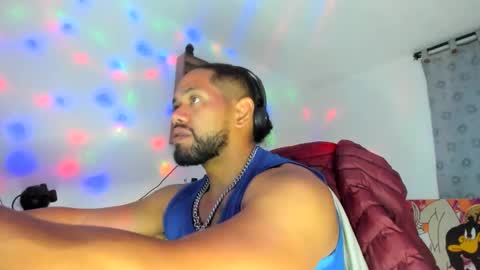 Snapshot of dimitry_muscle chatting on 12/18/25, 12:17 dimitry kyle mucle online show from 12/18/25, 12:17