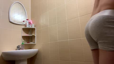 D  V  online show from 01/20/25, 07:25