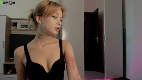 Snapshot of din_star chatting on 10/17/25, 09:23 Dina online show from 10/17/25, 09:23