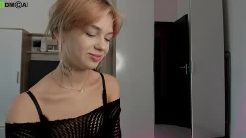 Dina online show from 10/19/25, 08:04