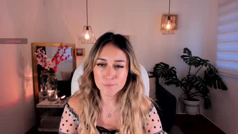 Snapshot of dina_ride chatting on 12/20/24, 12:16 online show from 12/20/24, 12:16