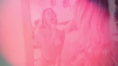 Snapshot of dina_ride chatting on 09/15/25, 12:05 online show from 09/15/25, 12:05