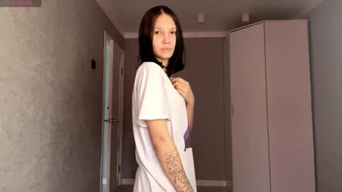 Snapshot of dinakonno chatting on 04/06/26, 10:16 Amelia online show from 04/06/26, 10:16