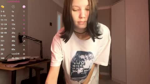 Snapshot of dinakonno chatting on 04/13/26, 08:09 Amelia online show from 04/13/26, 08:09