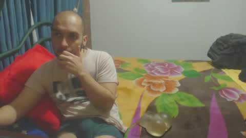 Snapshot of dinchtcams chatting on 11/05/25, 10:32 Dincht online show from 11/05/25, 10:32