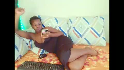 Snapshot of dinnydakrazx chatting on 11/19/25, 06:02 dinnydakrazx online show from 11/19/25, 06:02