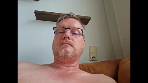Snapshot of dirkkie1975 chatting on 05/31/26, 08:10 dirkkie1975 online show from 05/31/26, 08:10
