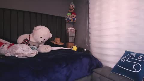 Snapshot of dirty_27cms chatting on 01/15/25, 09:20 dirty_27cms online show from 01/15/25, 09:20