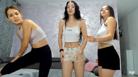 Snapshot of dirtygirls99 chatting on 09/14/25, 11:15 Gyna Josie online show from 09/14/25, 11:15